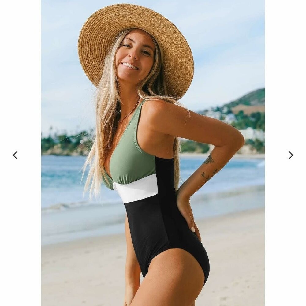 NWT Cupshe Alegria Colorblock V-Neck One-Piece Swimsuit Size Small